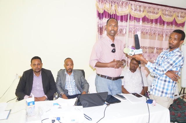 Right-to-left; Mohamed Abdiwahab - SSG representative(Standing), Faisal khaliif - MAP chair, Mowlid Abkay - Director of the Puntland Ministry of information, posts, telecommunication, culture and heritage at the opening of the forum on Media’s role in fostering good governance held at the new rays hotel in Garowe March 9th 2016.
